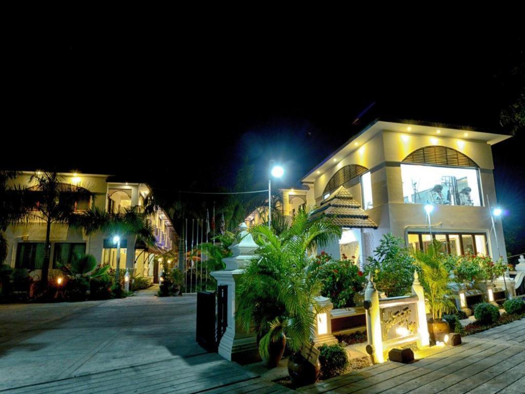 Shwe Taung Tan Hotel - Lake View Monywa Exterior photo