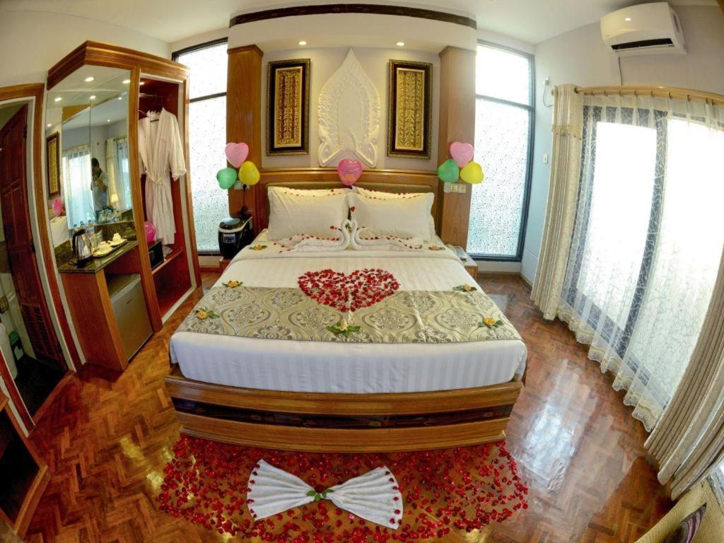 Shwe Taung Tan Hotel - Lake View Monywa Exterior photo